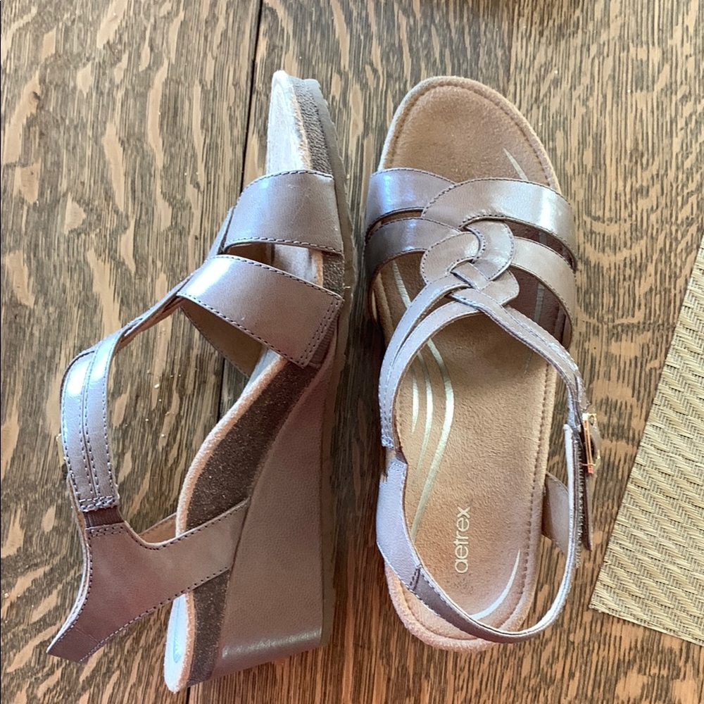 Aetrex Brown Strappy Wedge Sandals. NWT